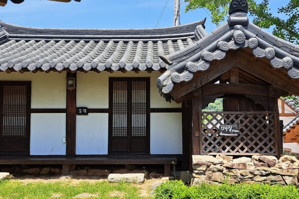 Enjoy a Rural Getaway with These Hanok Accommodations